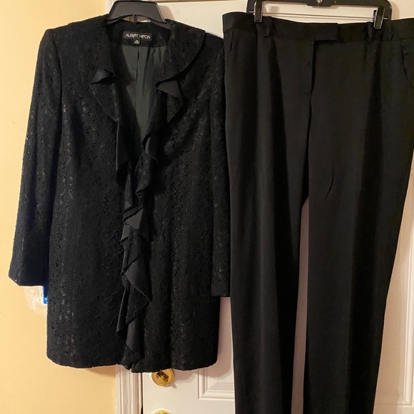 Albert Nipon PantSuit - Picture 3 of 3